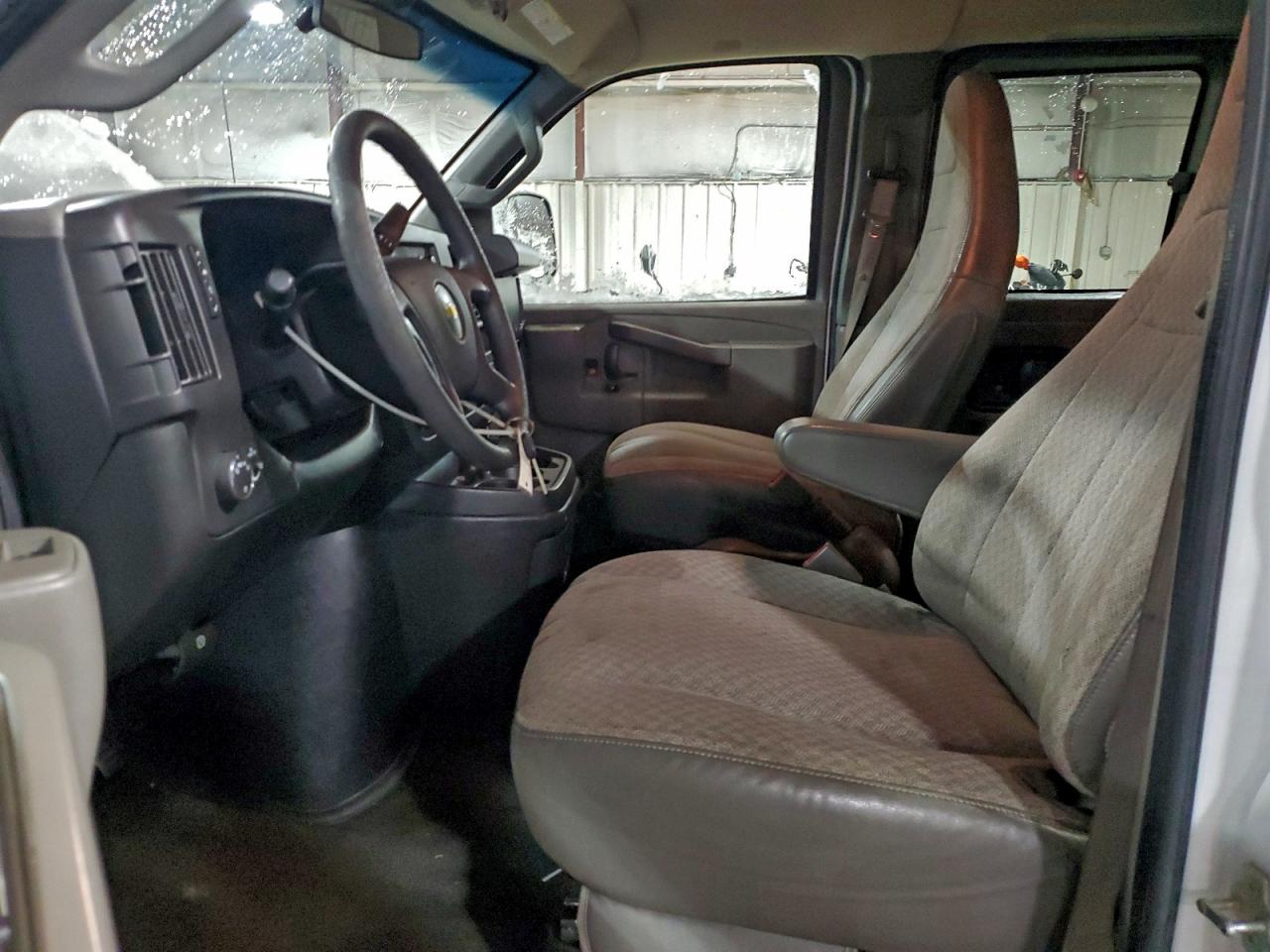 Chevrolet Express Lt Image 5