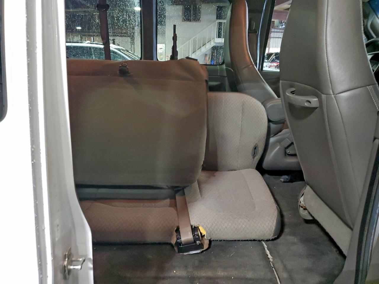 Chevrolet Express Lt Image 9