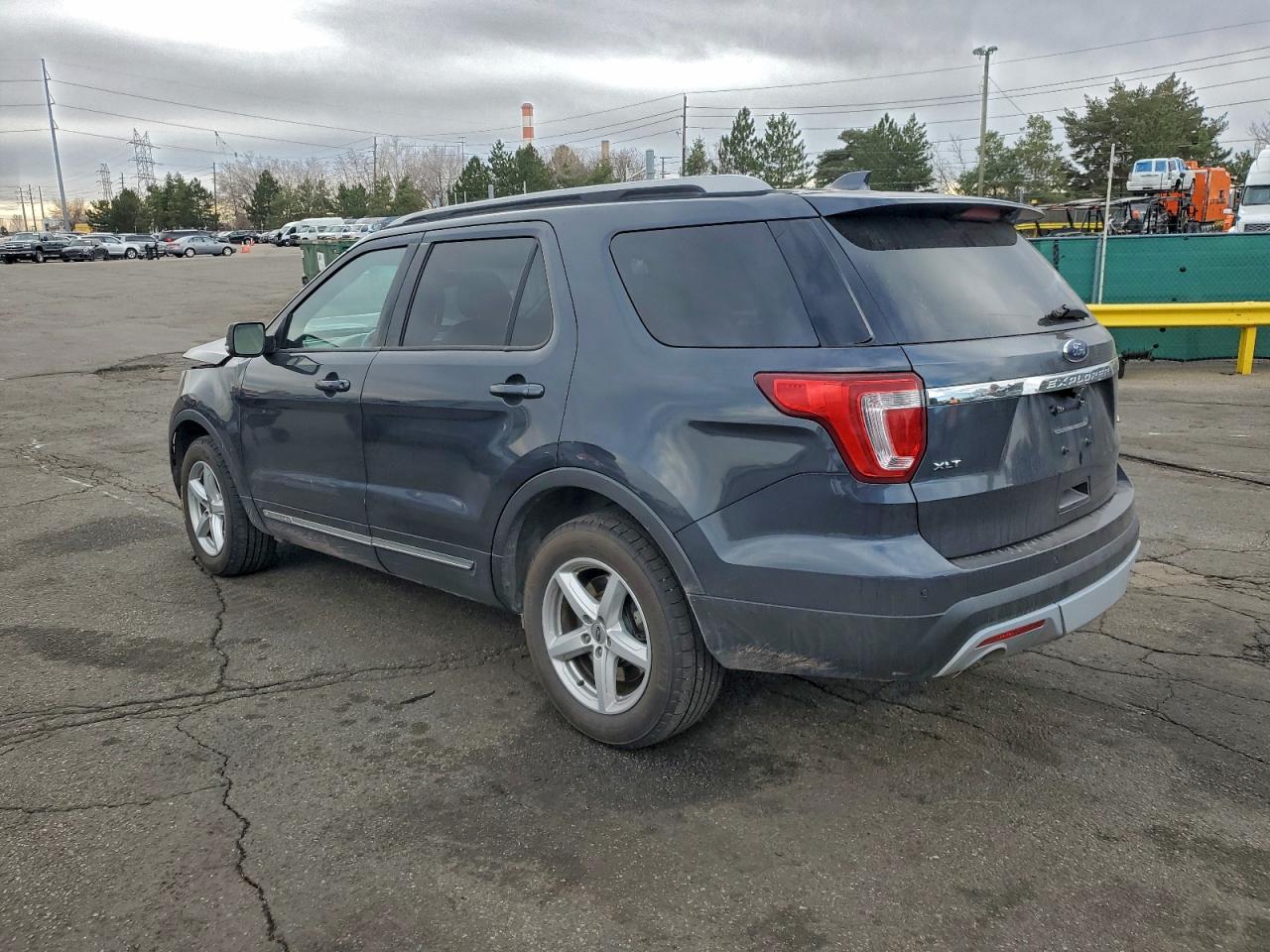 Ford Explorer Xlt Image 2