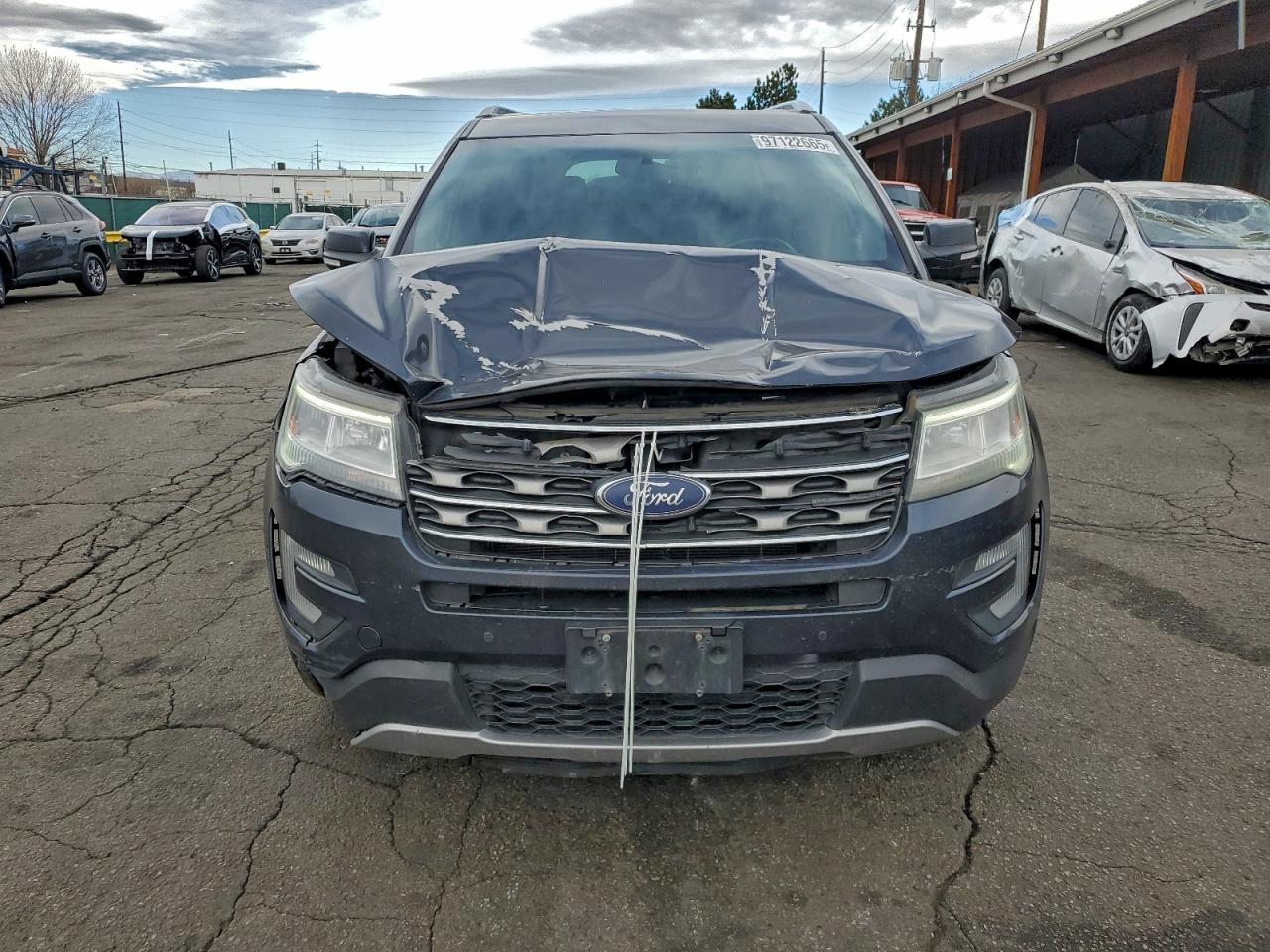 Ford Explorer Xlt Image 4