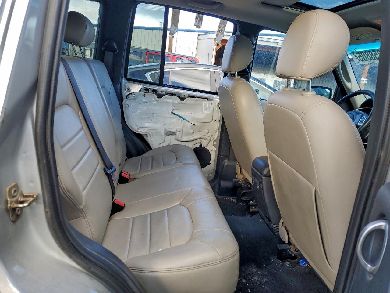 Jeep Liberty Limited Image 13