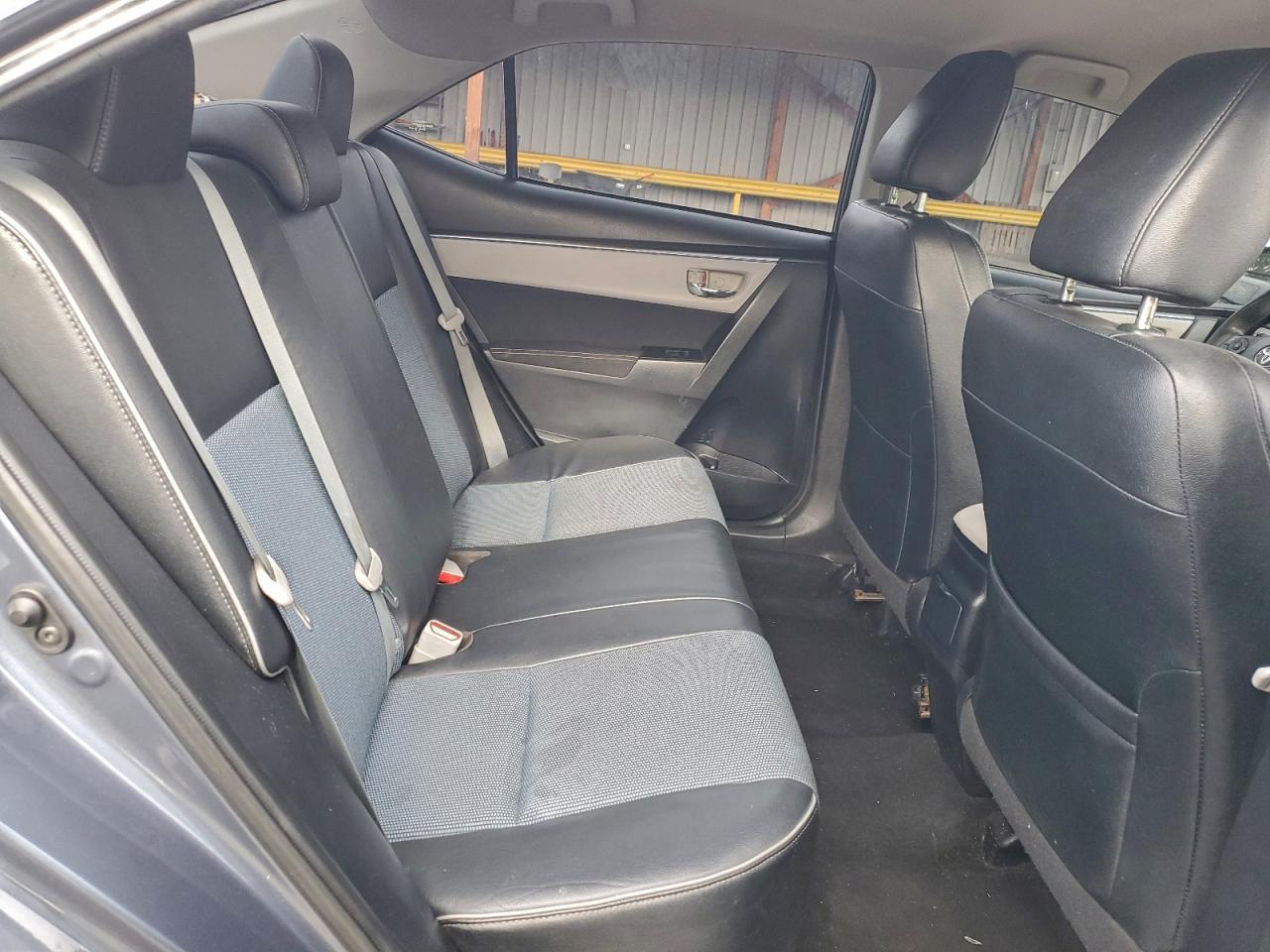 Toyota Corolla L Image 8