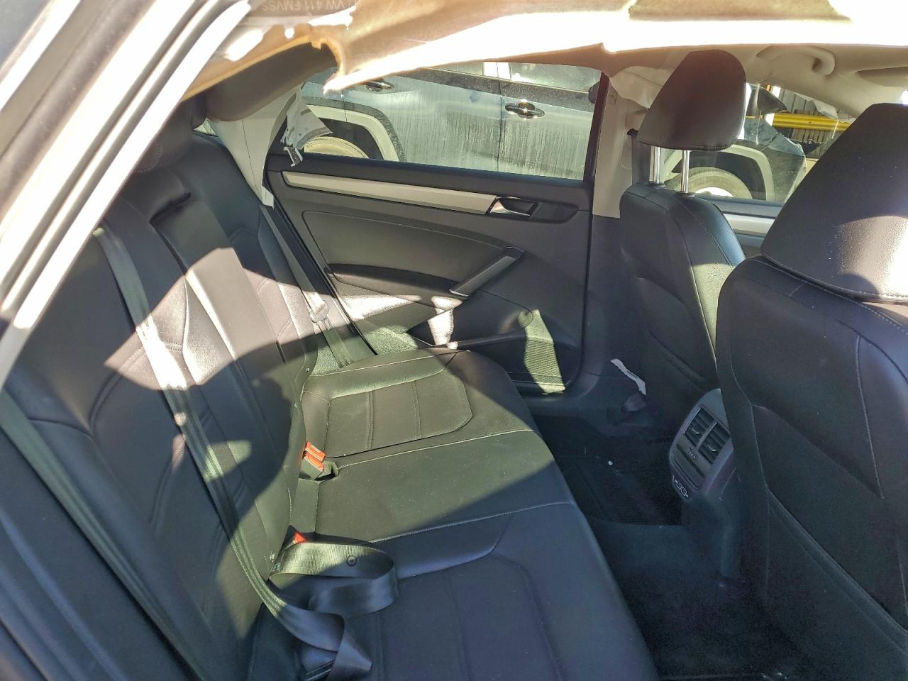 Volkswagen Passat Se Image 12