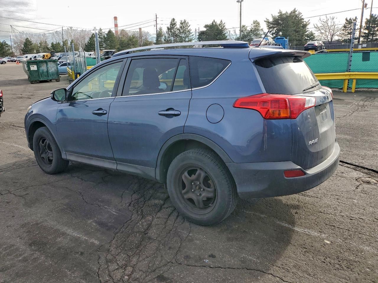 Toyota RAV4 Le Image 4