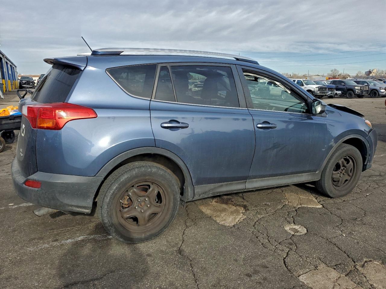 Toyota RAV4 Le Image 10