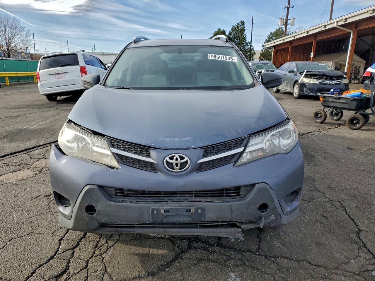 Toyota RAV4 Le Image 7