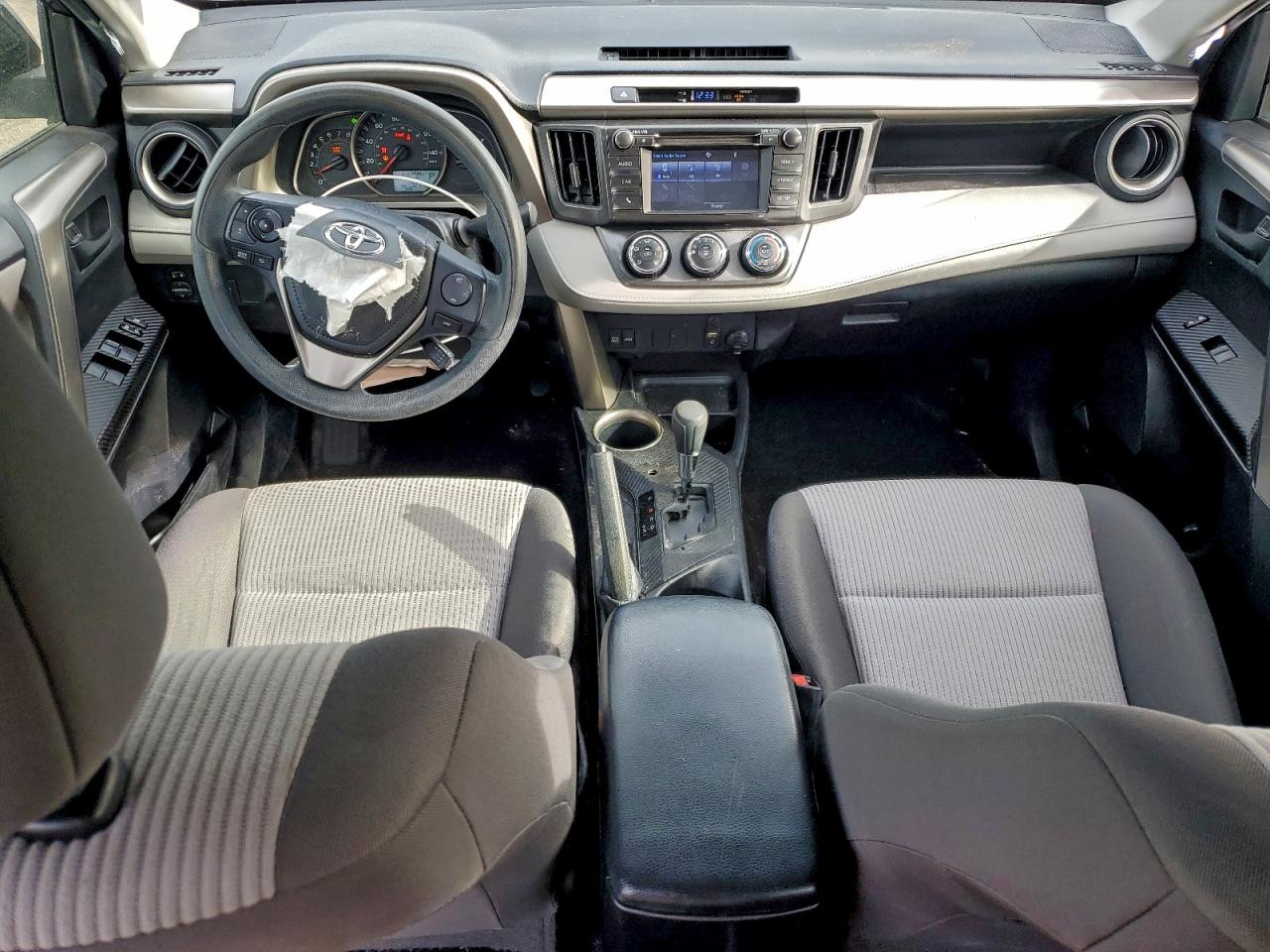 Toyota RAV4 Le Image 11
