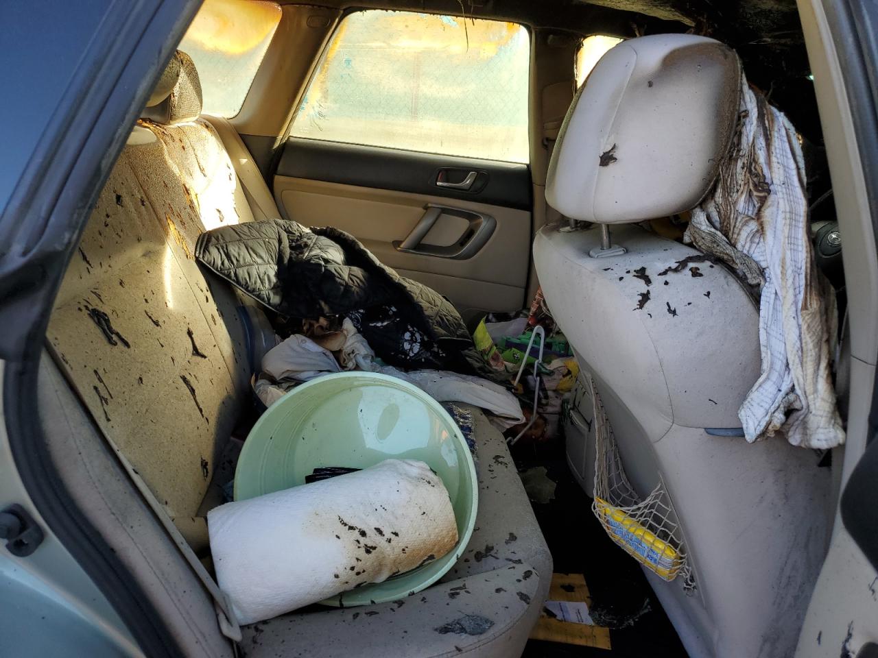 Subaru Outback 2.5i Image 12