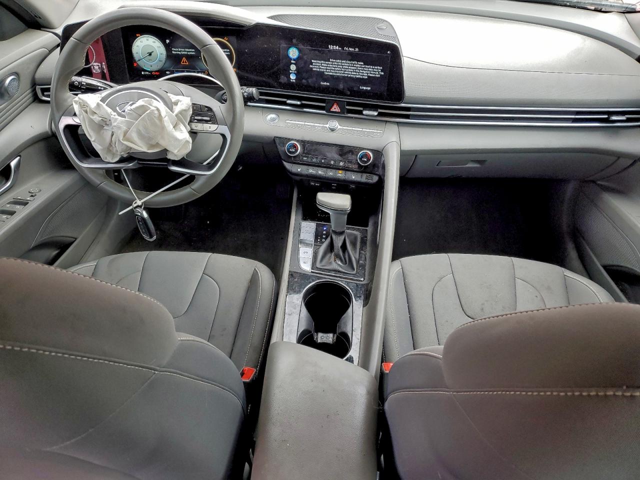 Hyundai ELANTRA Sel Image 12