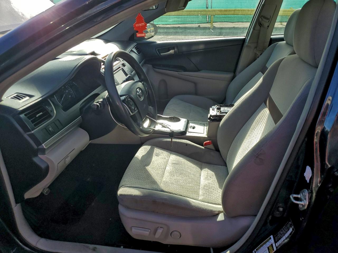 Toyota Camry L Image 4