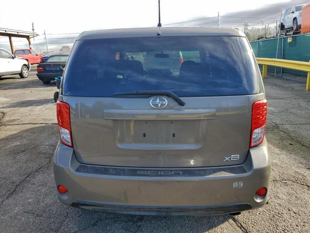 Toyota Scion Image 8