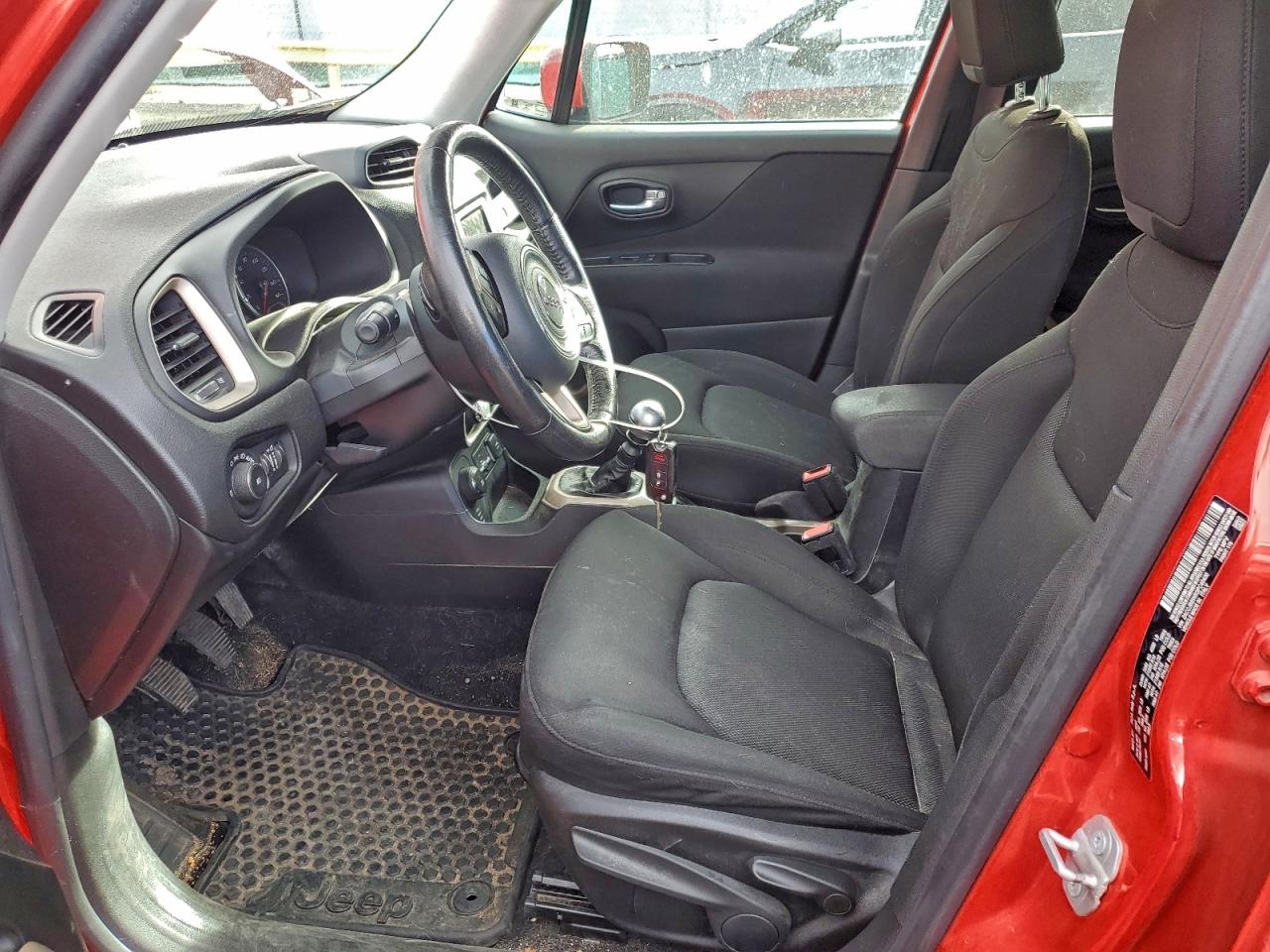 Jeep Renegade Latitude Image 2