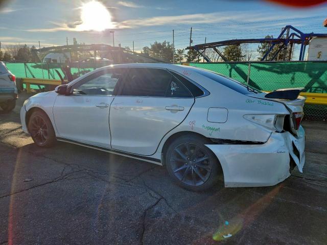 Toyota Camry Le Image 2