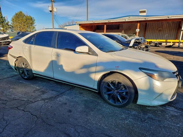 Toyota Camry Le Image 11