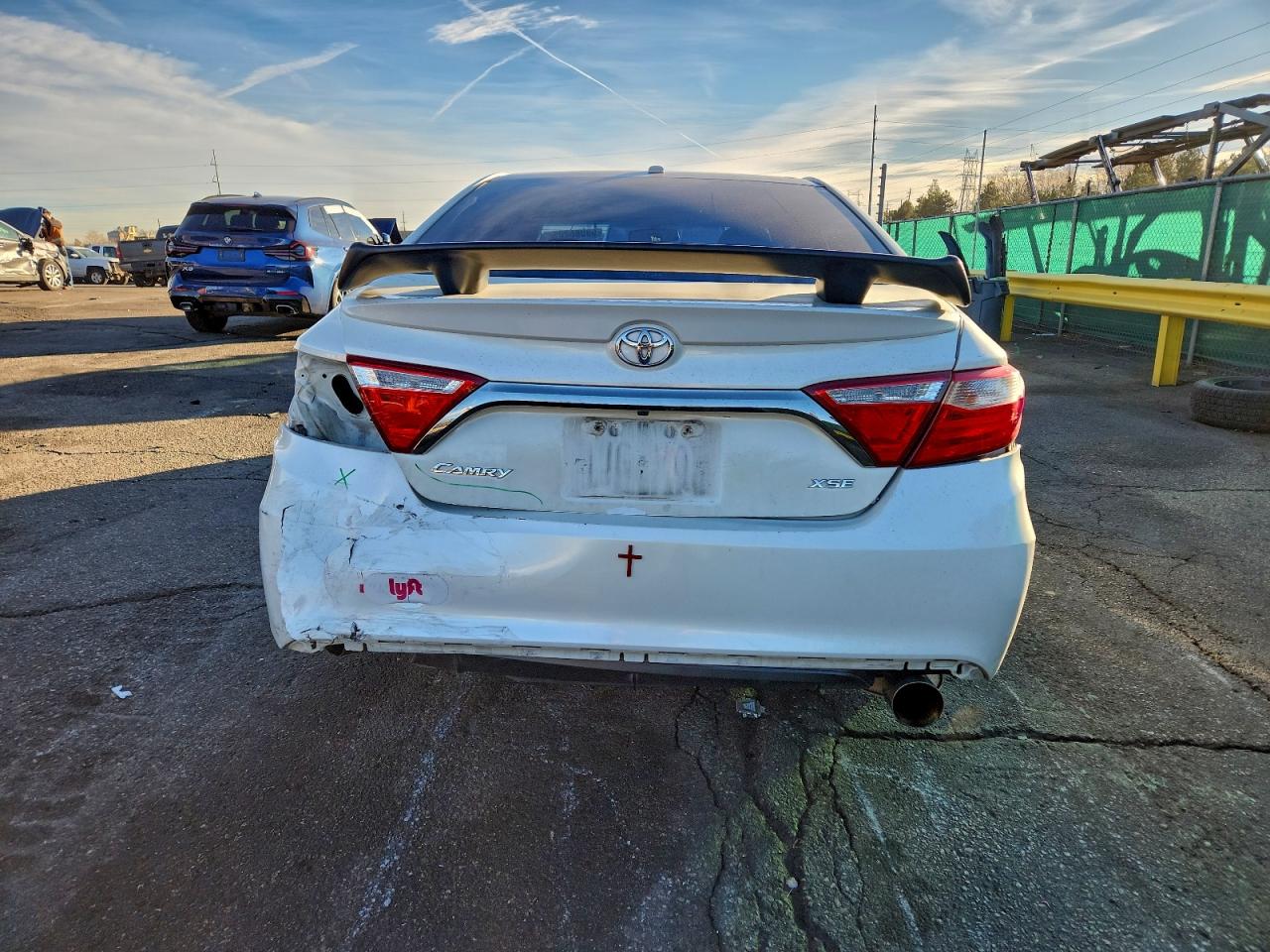 Toyota Camry Le Image 4