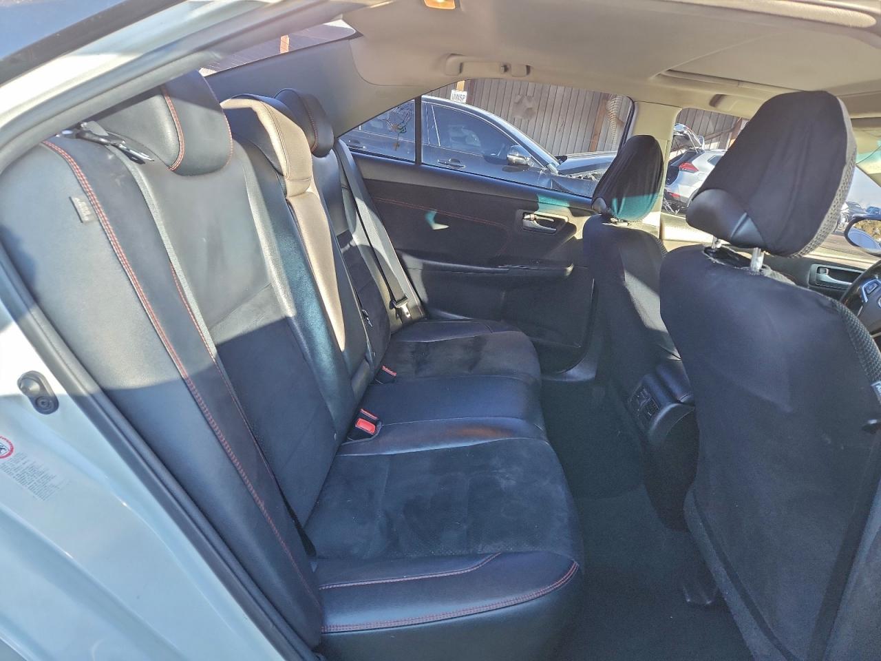 Toyota Camry Le Image 5