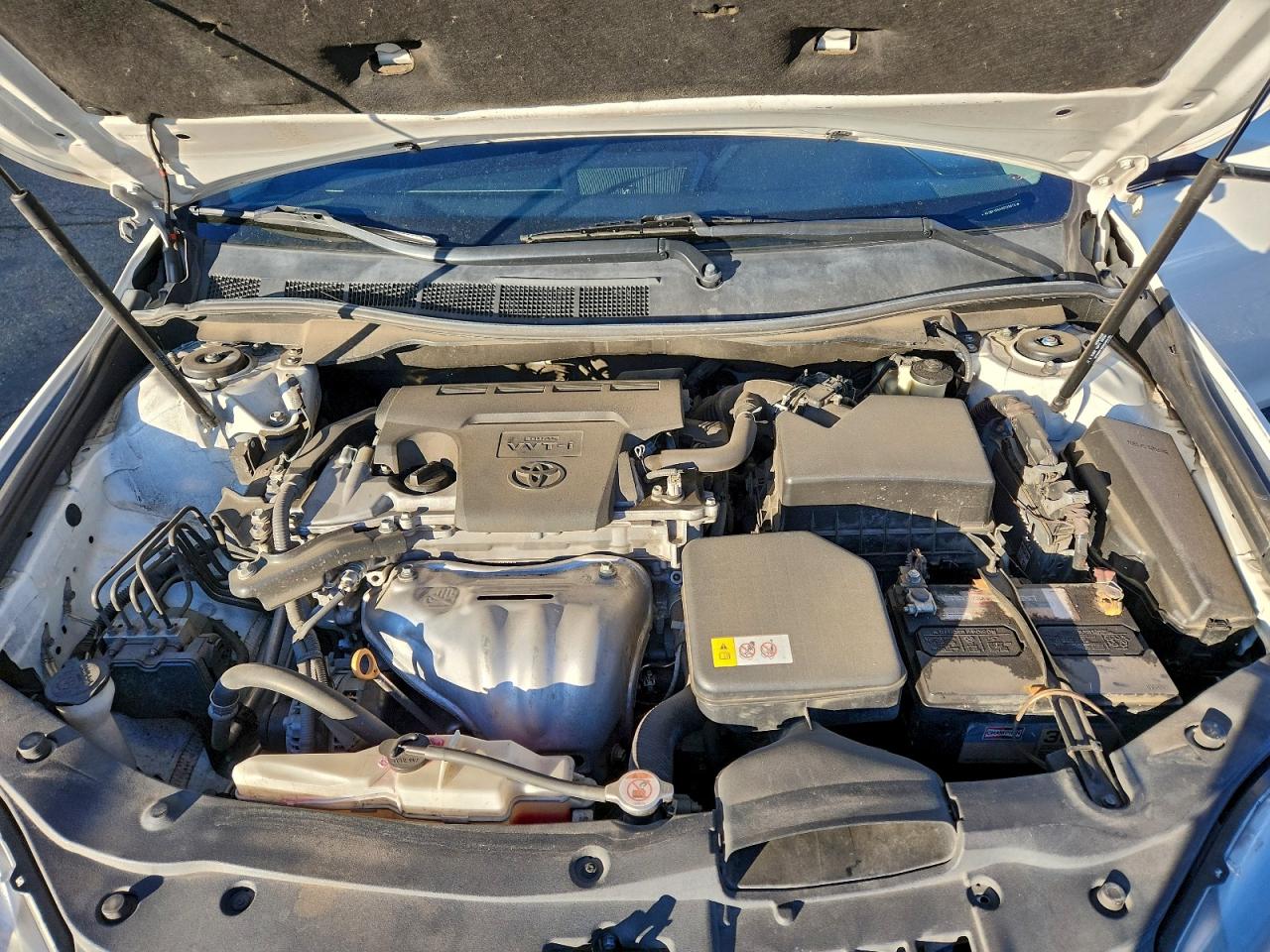 Toyota Camry Le Image 9