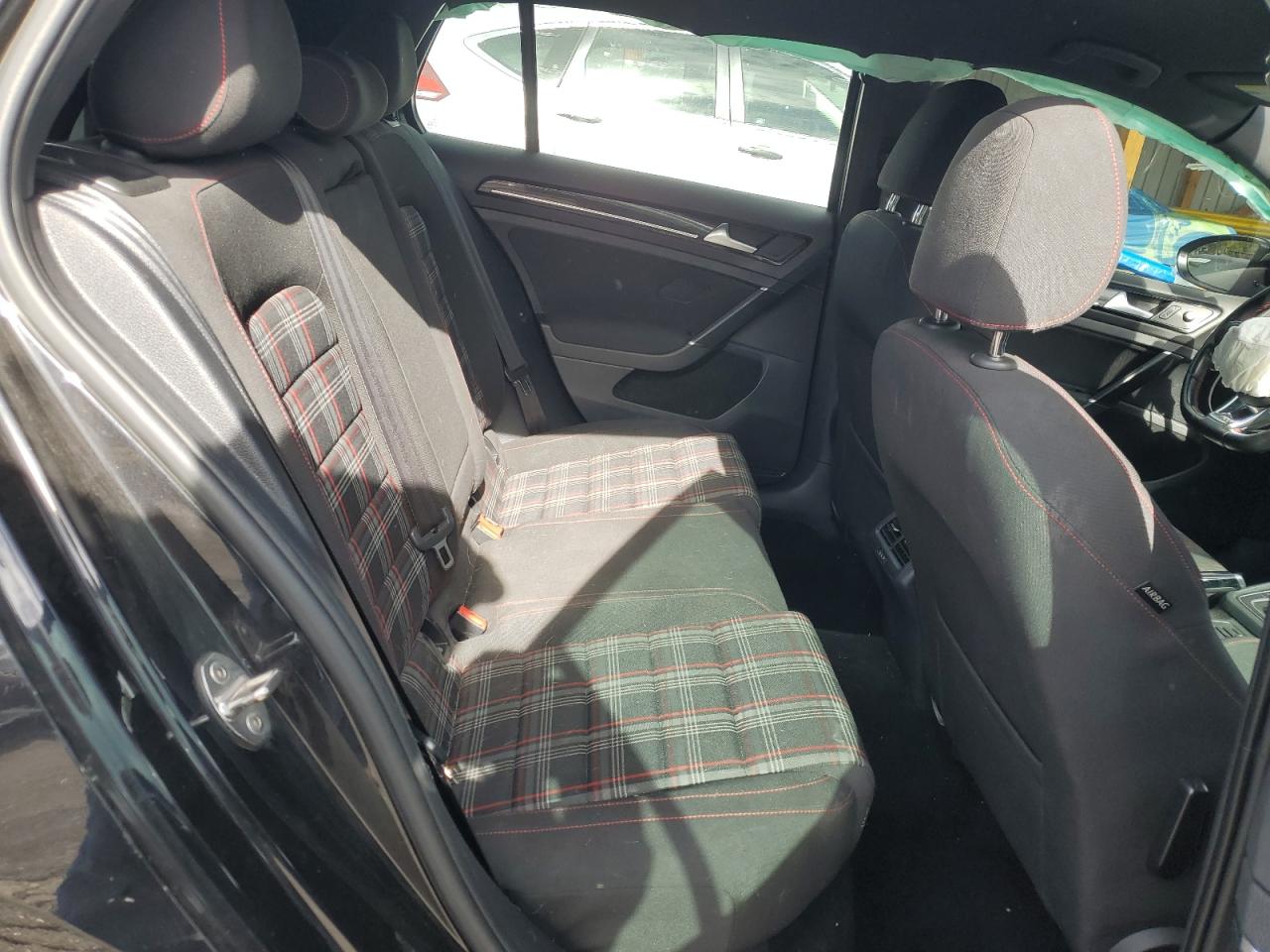 Volkswagen GTI S Image 9