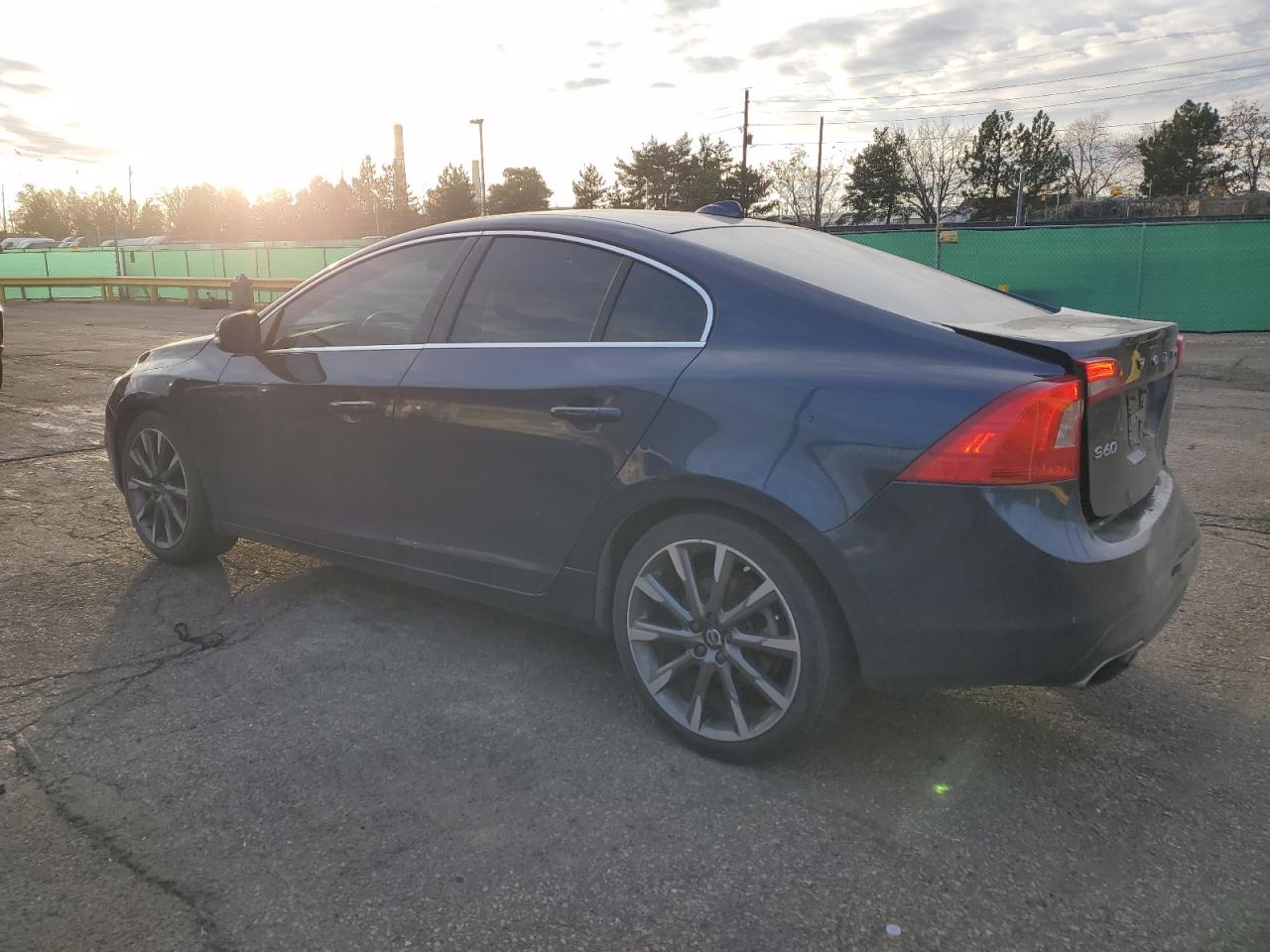 Volvo S60 Platinum Image 3