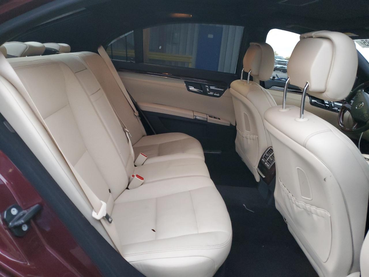 Mercedes-Benz S-Class 550 4matic Image 8