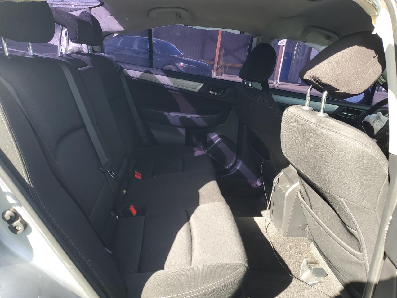 Subaru Legacy 2.5i Premium Image 10