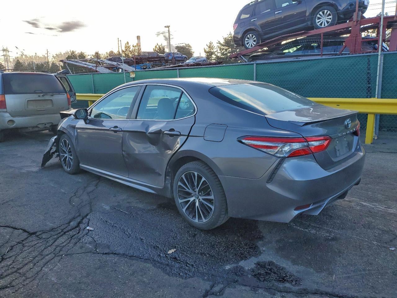 Toyota Camry L Image 3