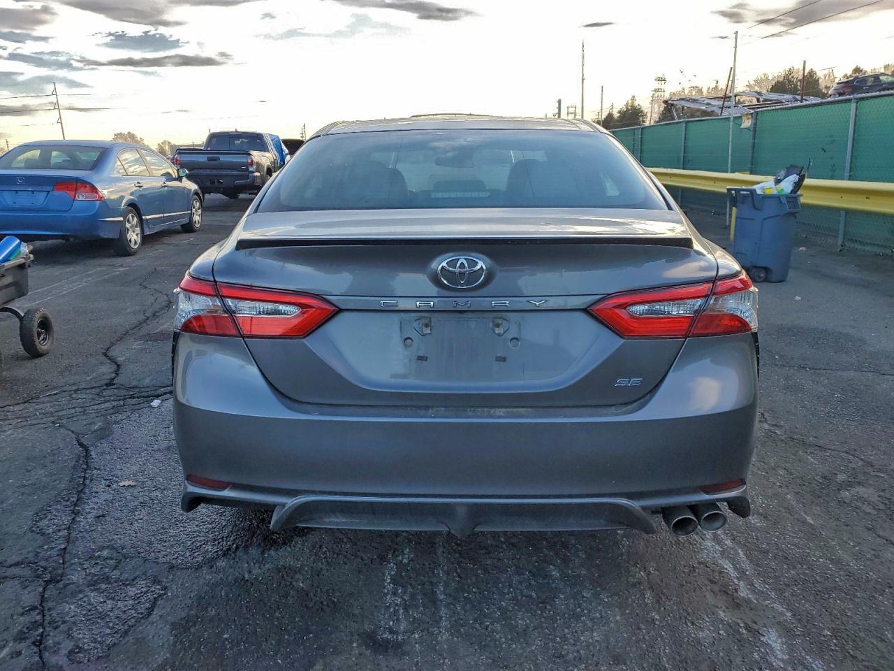 Toyota Camry L Image 7