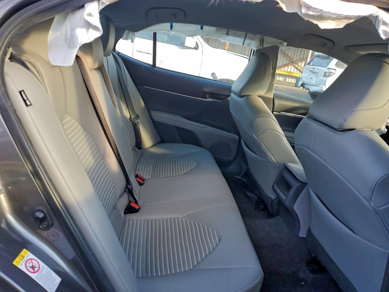 Toyota Camry L Image 12