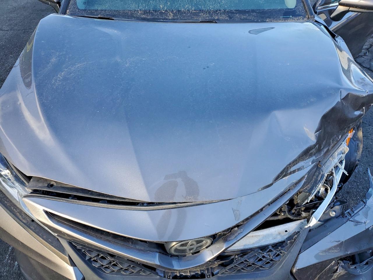 Toyota Camry L Image 8