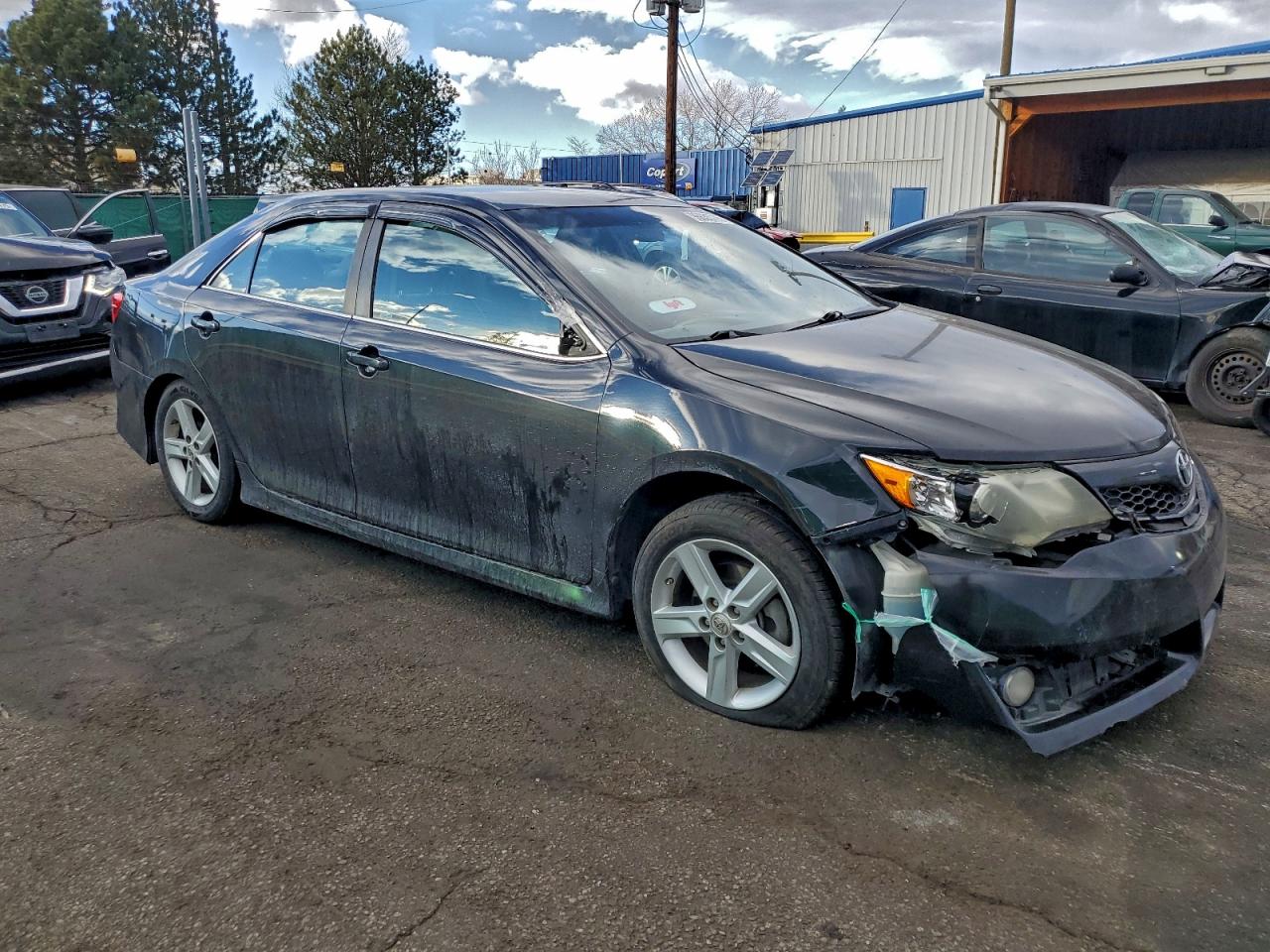 Toyota Camry Base Image 12