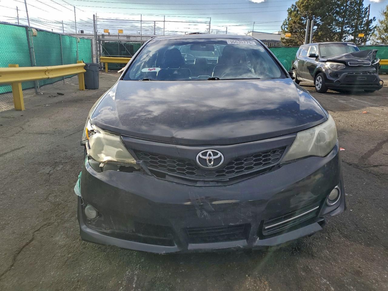 Toyota Camry Base Image 8