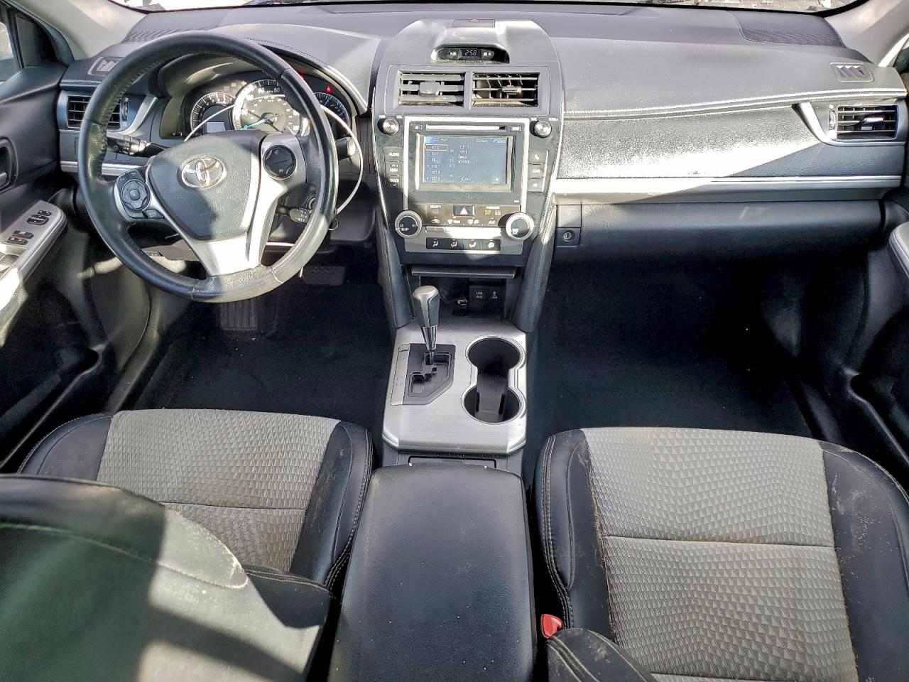 Toyota Camry Base Image 2