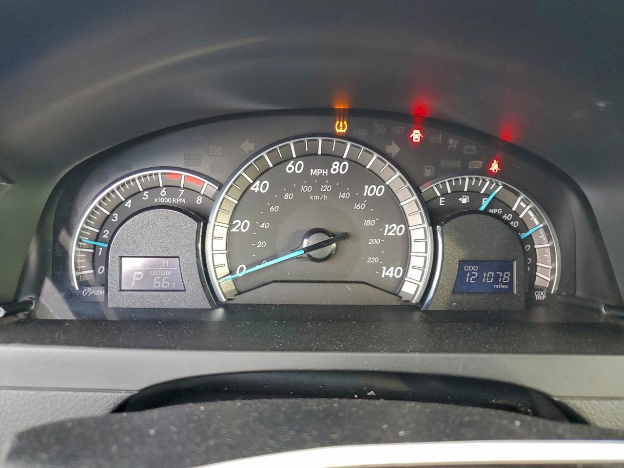 Toyota Camry Base Image 6