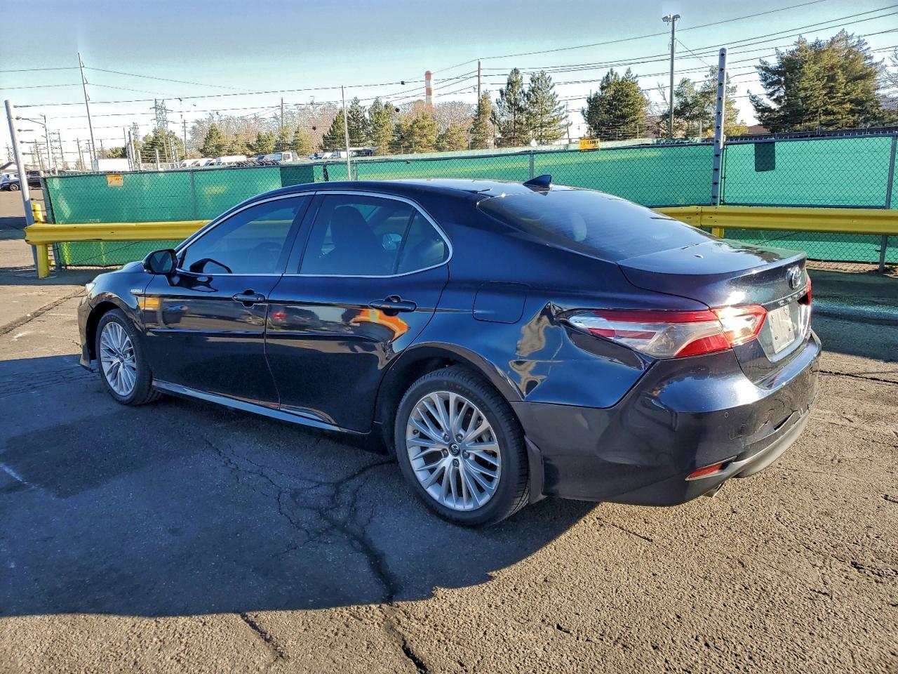 Toyota Camry Hybrid Image 2