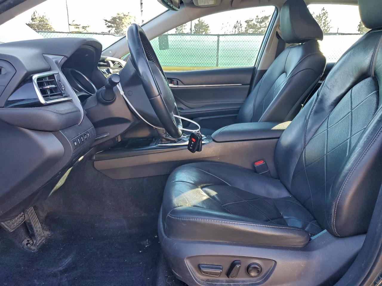 Toyota Camry Hybrid Image 3