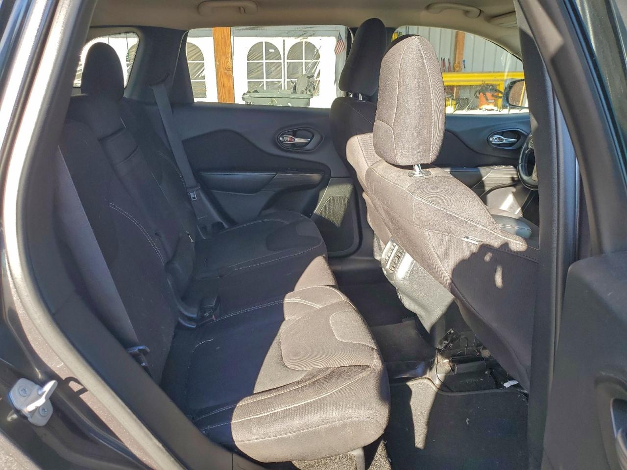 Jeep Grand Cherokee Latitude Image 12