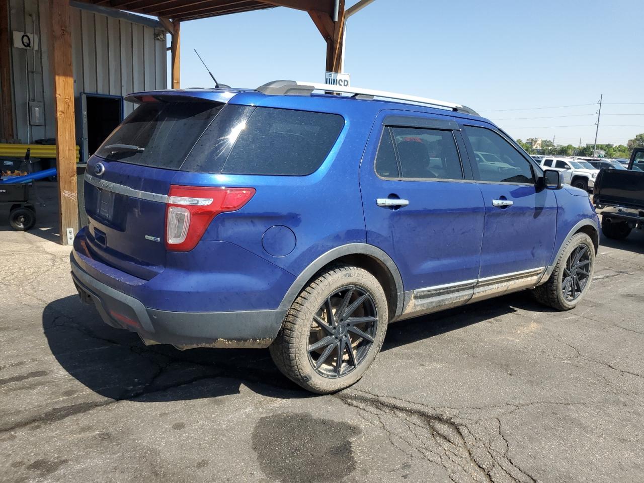 Ford Explorer Limited Image 12