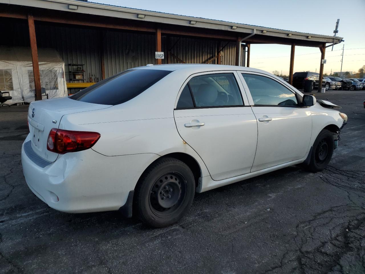 Toyota Corolla Base Image 9