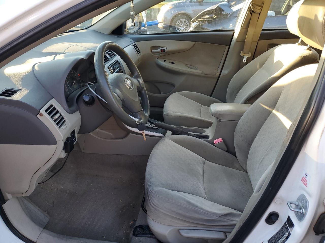 Toyota Corolla Base Image 11