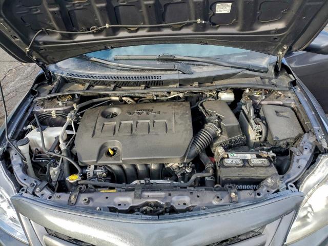 Toyota Corolla Base Image 9