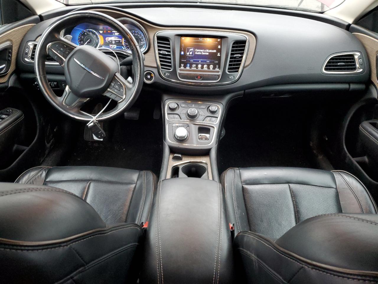 Chrysler 200 C Image 8