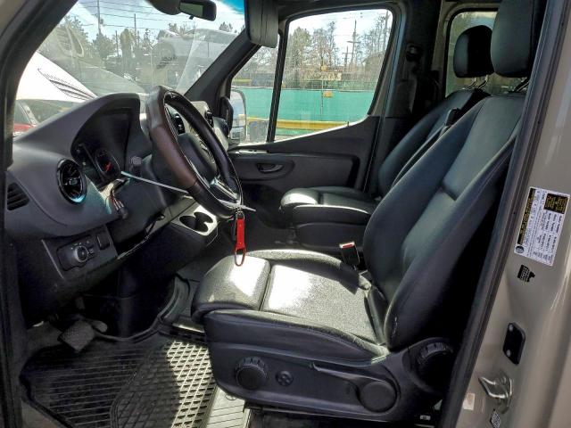 Mercedes-Benz Sprinter 2500/3500 Image 8