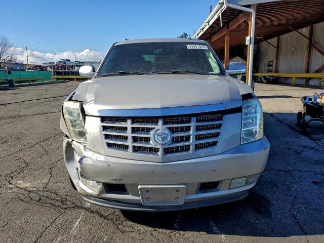 Cadillac Escalade Esv Image 3