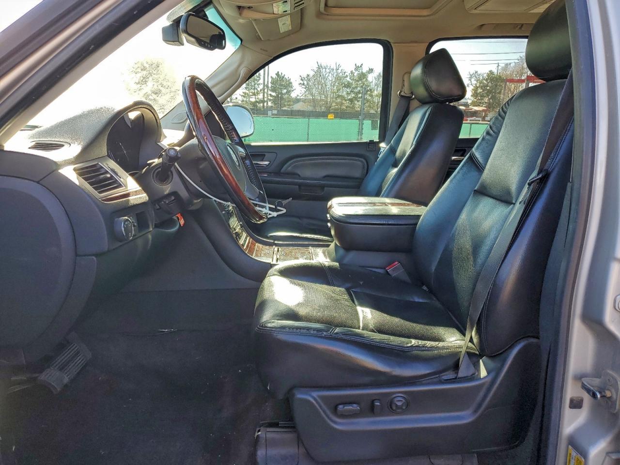 Cadillac Escalade Esv Image 13