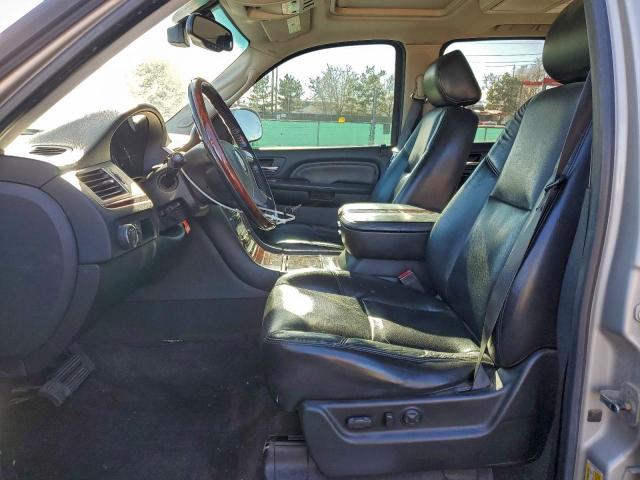 Cadillac Escalade Esv Image 13