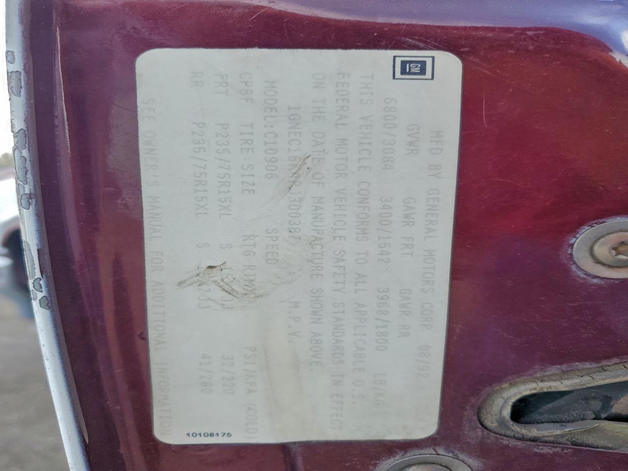 Chevrolet Suburban C1500 Image 8