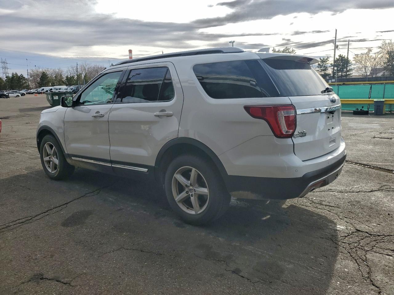 Ford Explorer Xlt Image 3