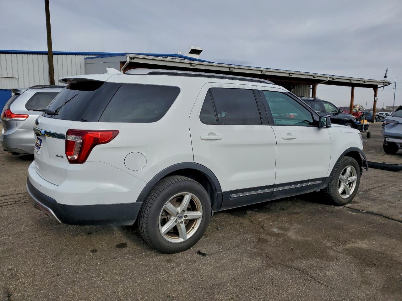 Ford Explorer Xlt Image 2