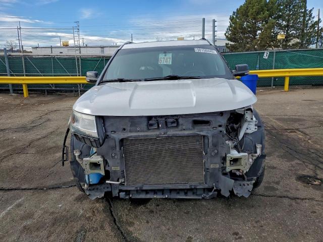 Ford Explorer Xlt Image 14