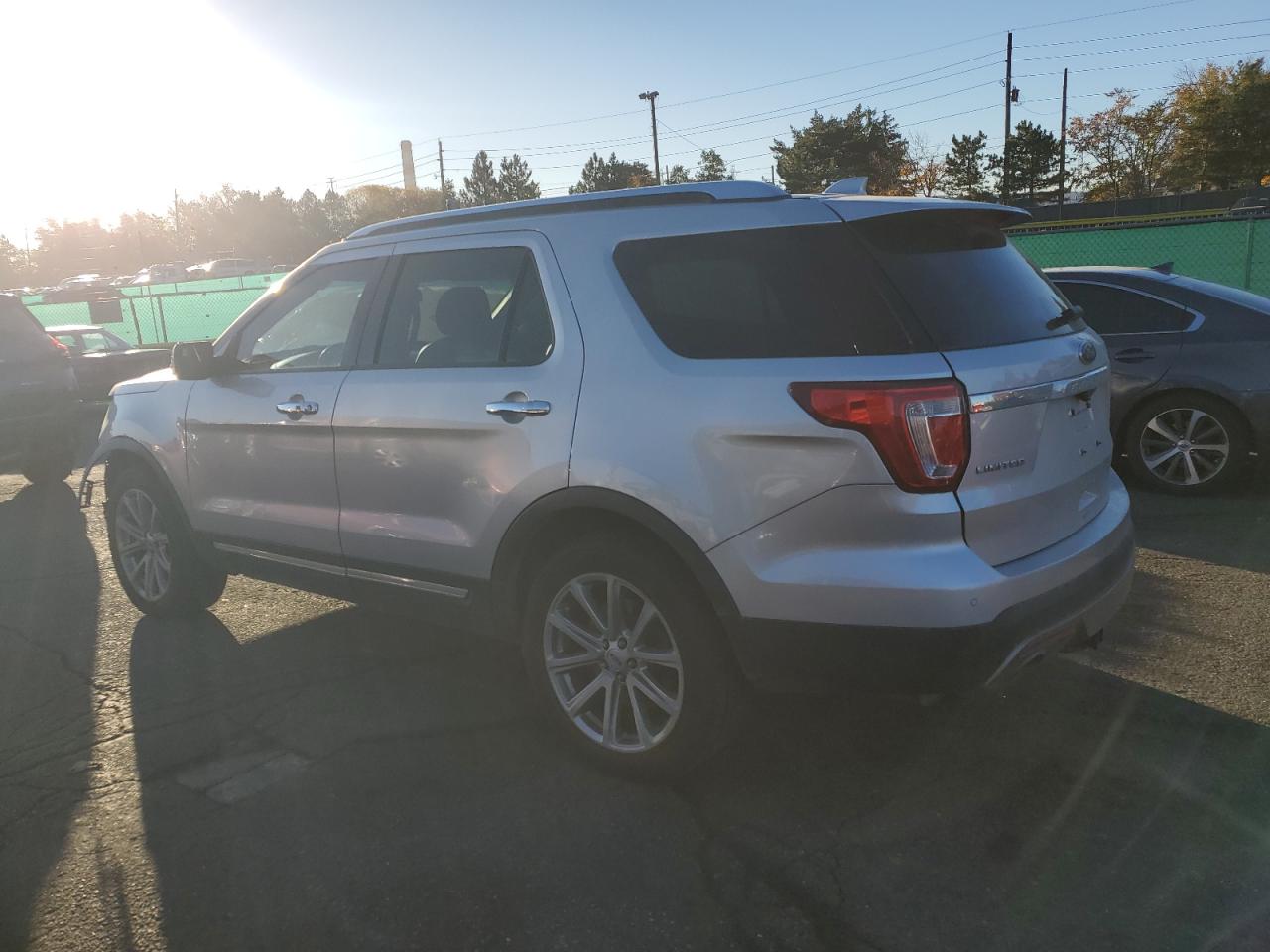 Ford Explorer Limited Image 4